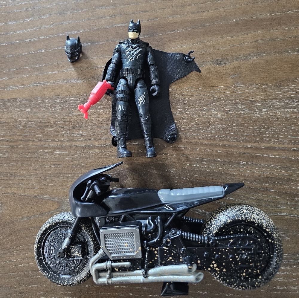 DC Comics Batman Batcycle Pack with Exclusive Batman Figure